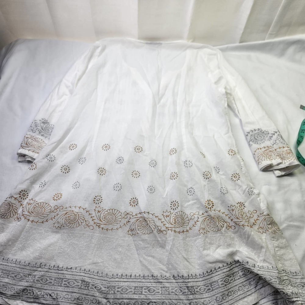 Peppermint Bay BOHO Medium White Flowy Cotton Top With Geometric Design - Picture 8 of 9